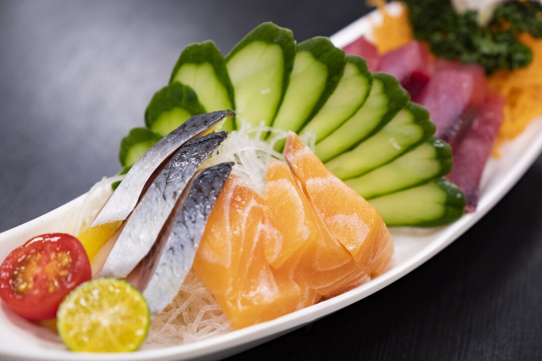 Le poisson et les légumes sont des éléments sains d'un régime cétogène à faible teneur en glucides